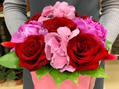 Композиция из розы, гортензии, пиона