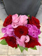 Композиция из розы, гортензии, пиона 1