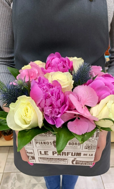Композиция из розы, пиона, гортензии