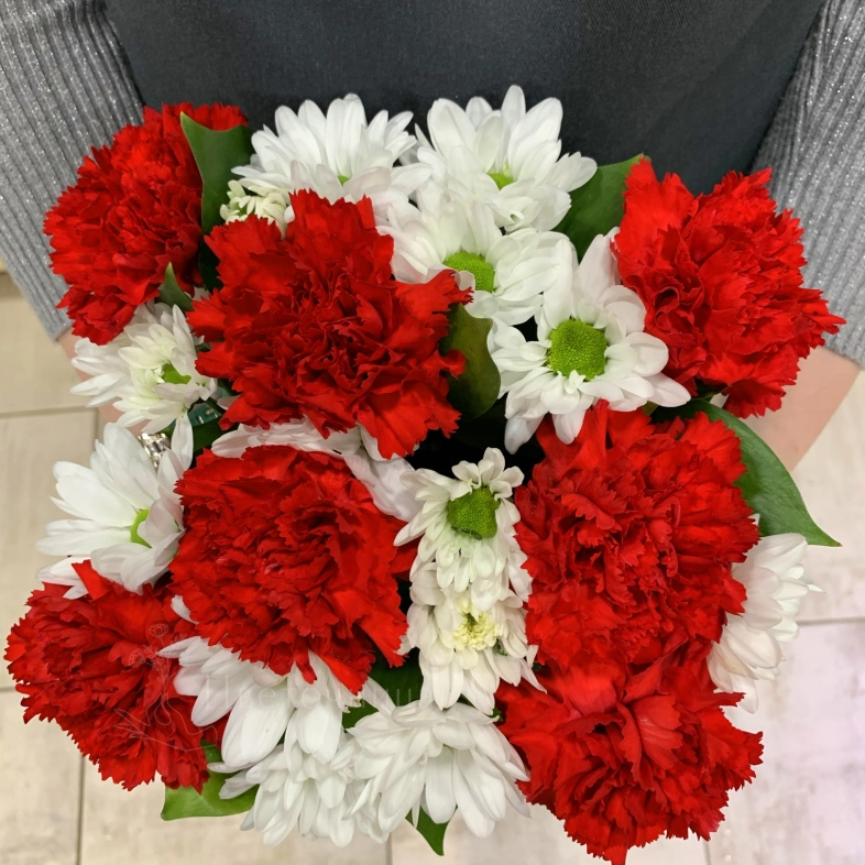 Композиция из хризантемы и гвоздики