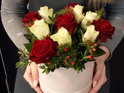 Композиция в коробке с цветами Гармоничный аккорд