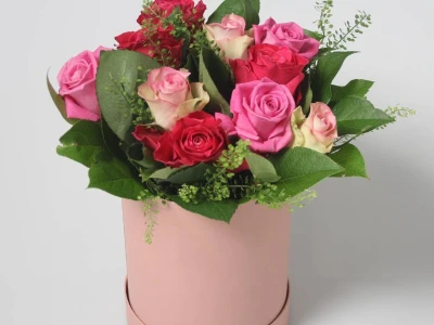 Букет Шляпная коробка Роза Вишнево-Розовая Bouquet Hat Box Rose Cerise Pink