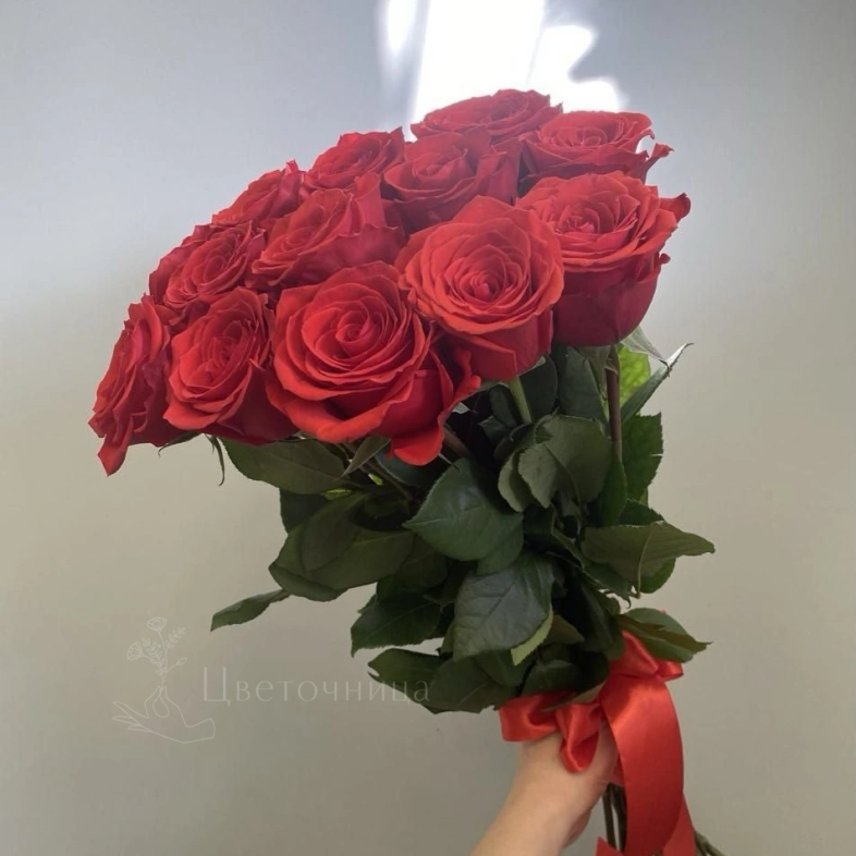 Розы красные 13 штук