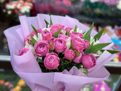 Композиция из Роз и Альстромерии